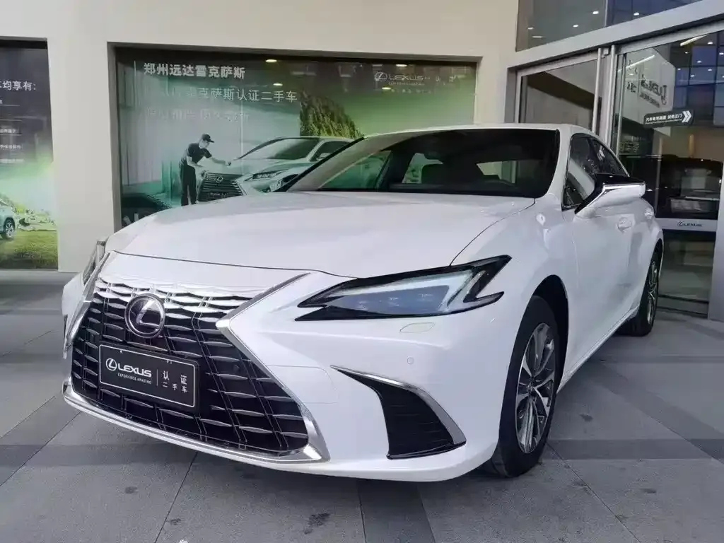 Lexus ES — фото 1