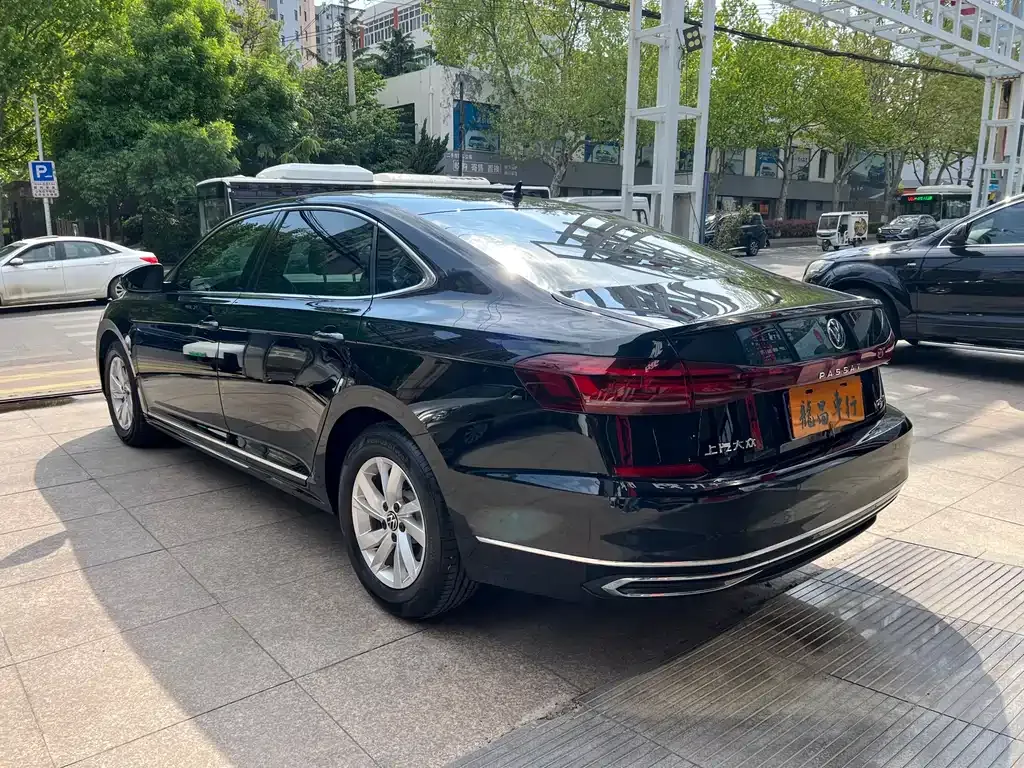 Volkswagen Passat — фото 10