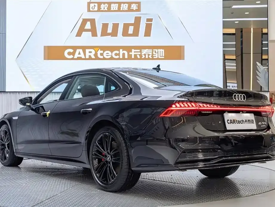 Audi A7L — фото 9