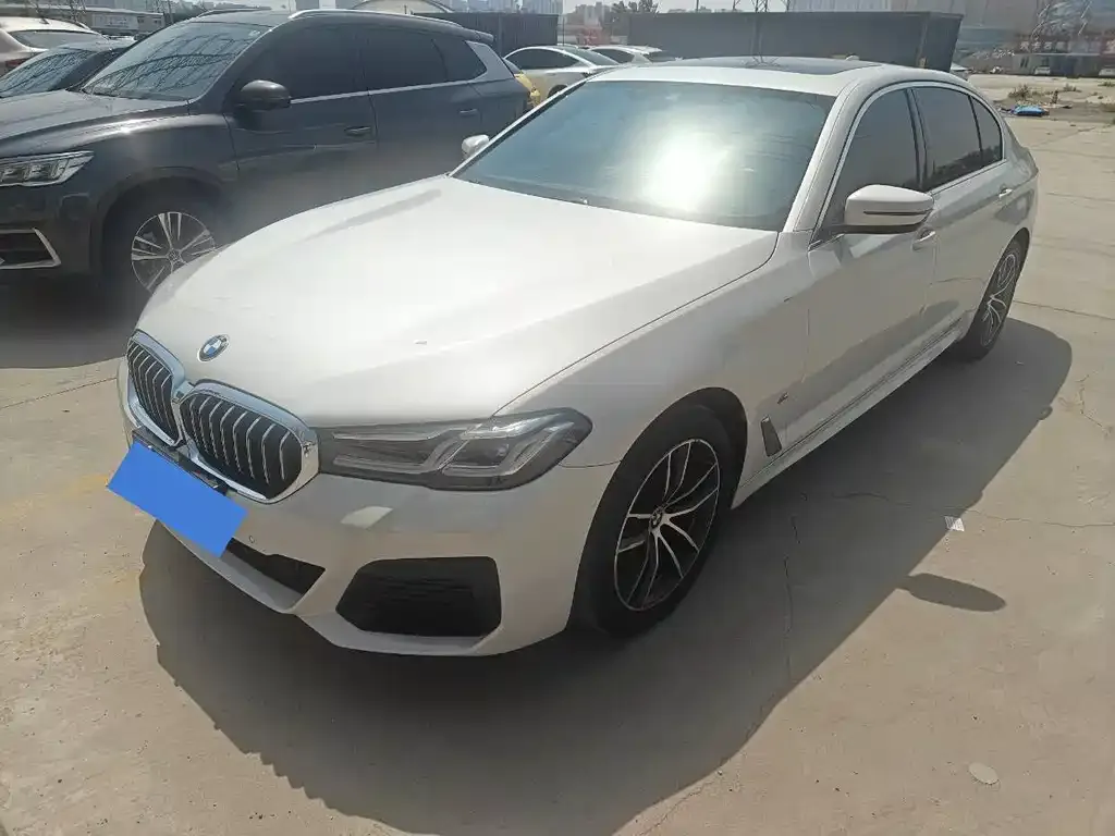 BMW 5 Series — фото 1