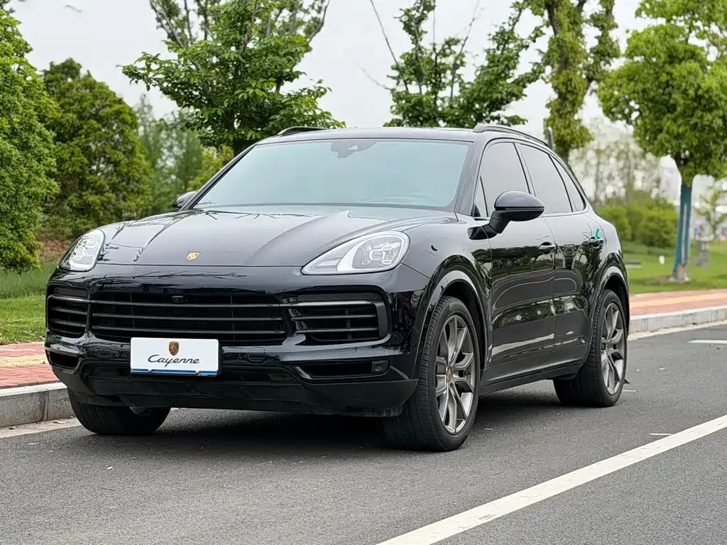 Porsche Cayenne — фото 1