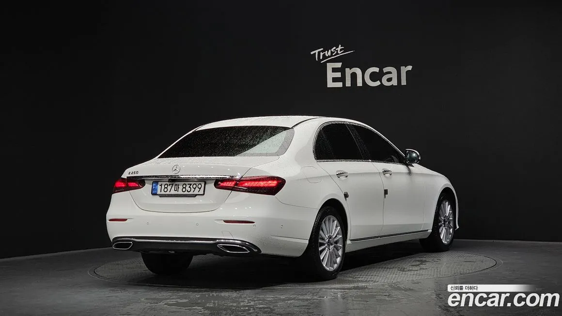 Mercedes-Benz E-Class — фото 2