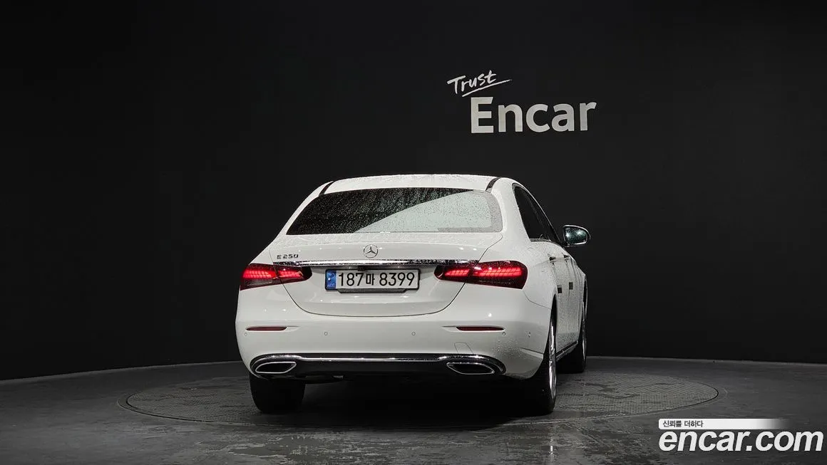 Mercedes-Benz E-Class — фото 5