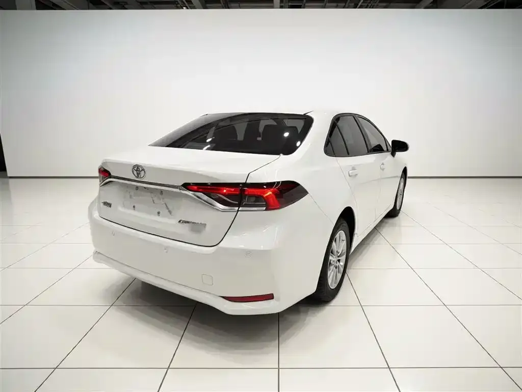 Toyota Corolla — фото 10