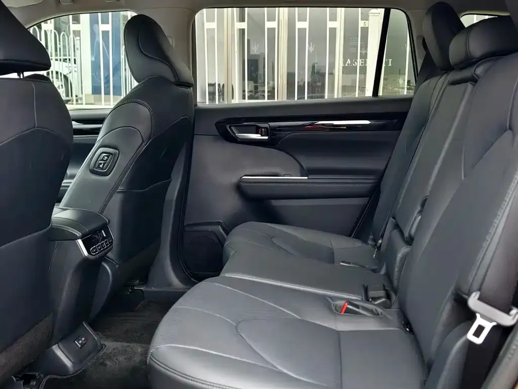 Toyota Highlander — фото 2