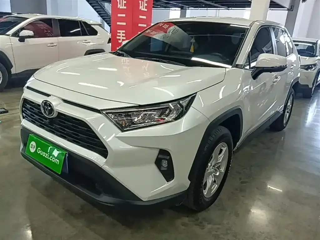Toyota RAV4 — фото 7