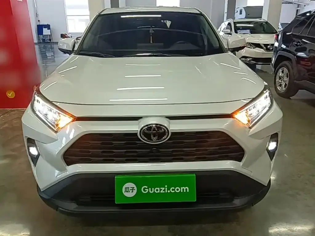 Toyota RAV4 — фото 3