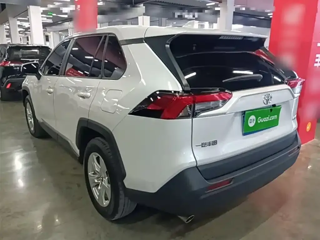 Toyota RAV4 — фото 4