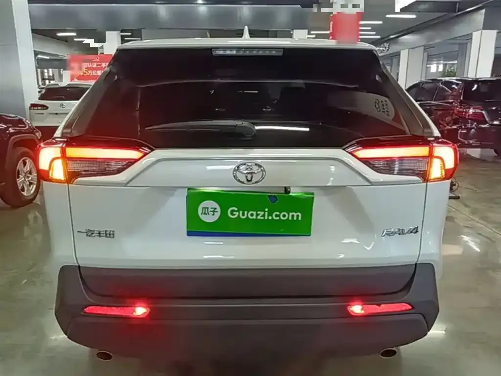 Toyota RAV4 — фото 2