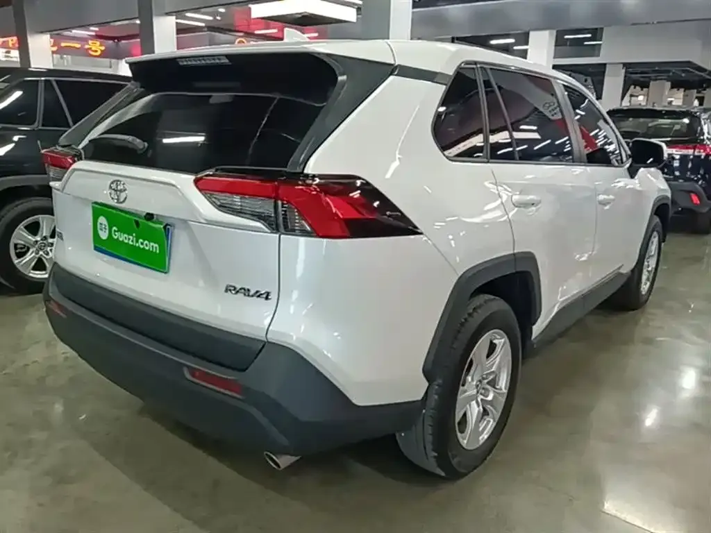 Toyota RAV4 — фото 6