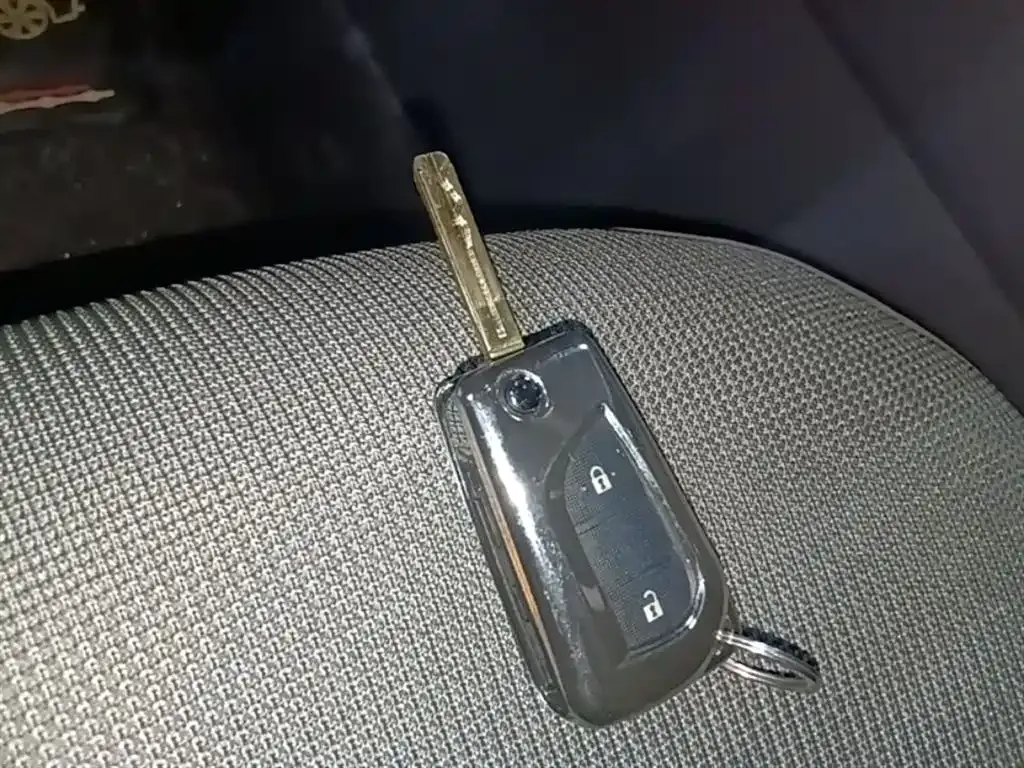 Toyota RAV4 — фото 10