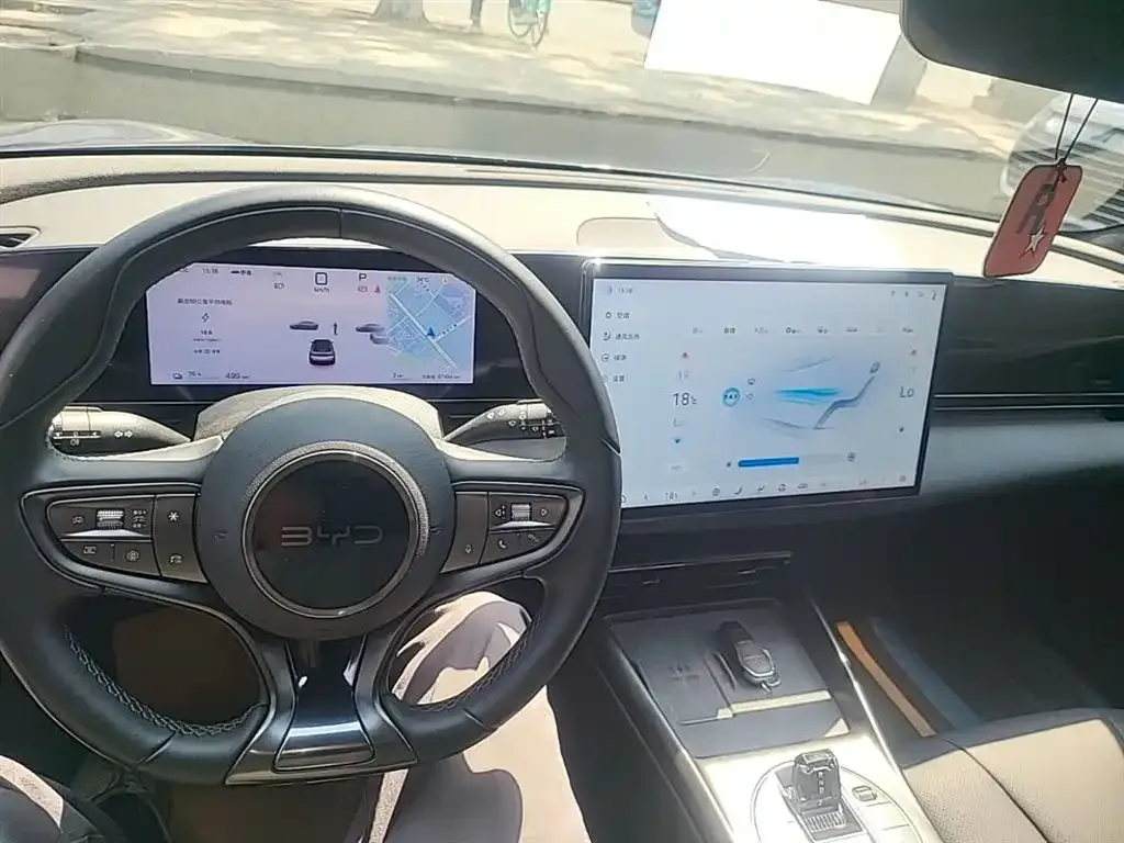 BYD Seal — фото 9