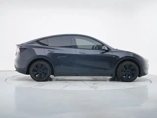 Tesla Model Y — фото 5