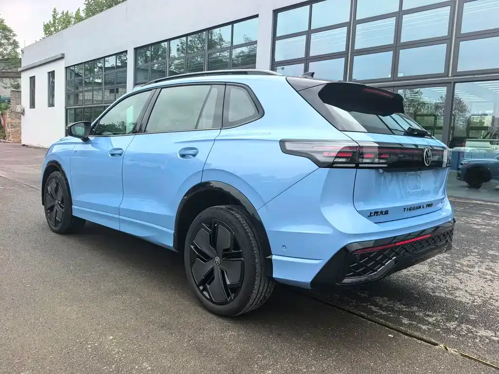 Volkswagen Tiguan L — фото 6