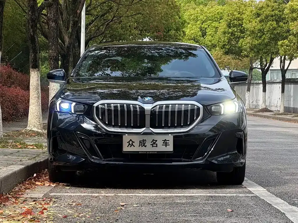 BMW 5 Series — фото 4