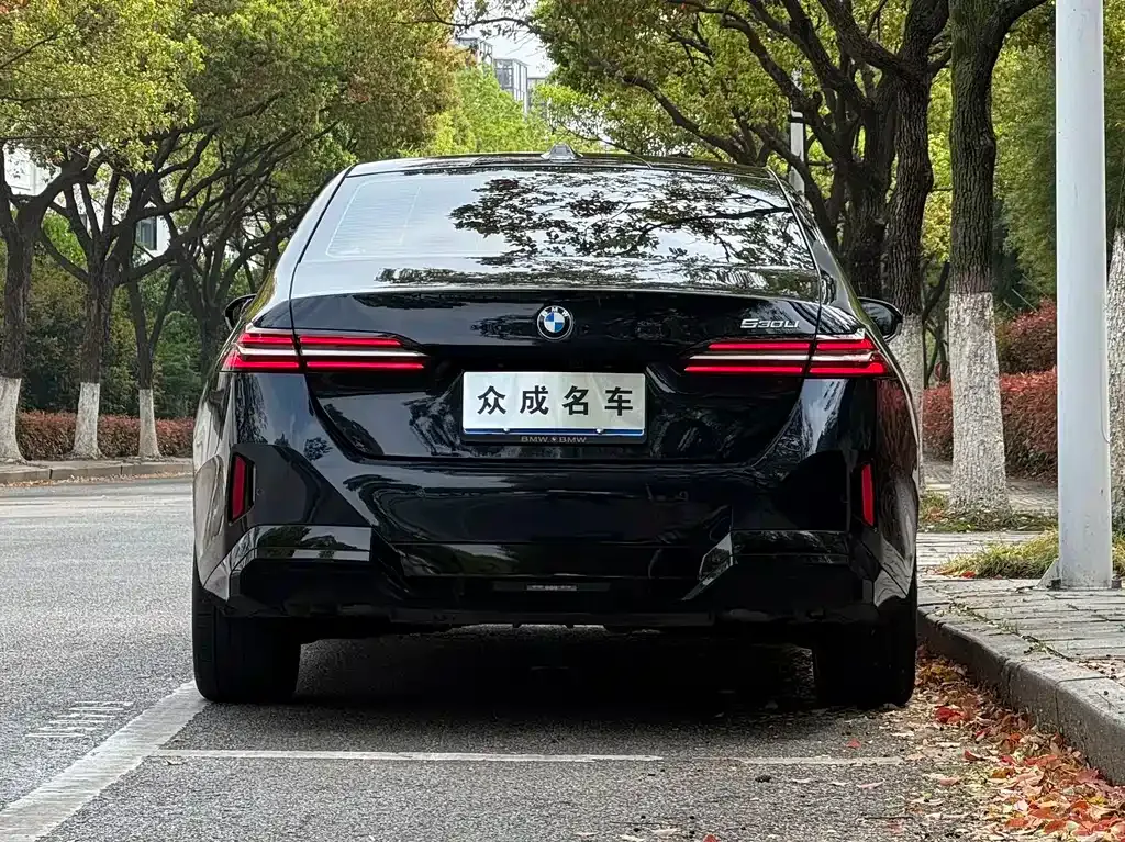 BMW 5 Series — фото 10