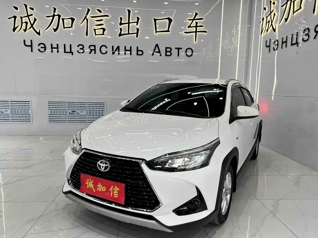Toyota Yaris L — фото 1