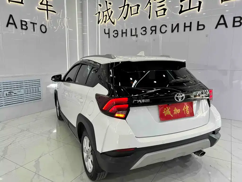 Toyota Yaris L — фото 2