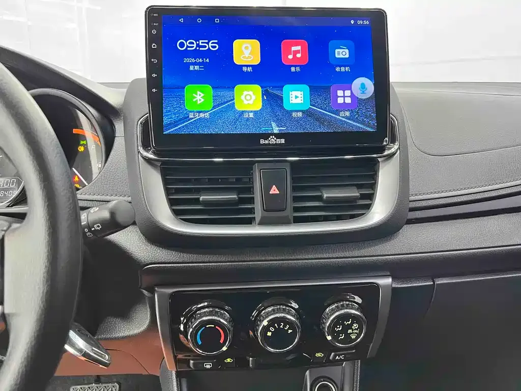 Toyota Yaris L — фото 8