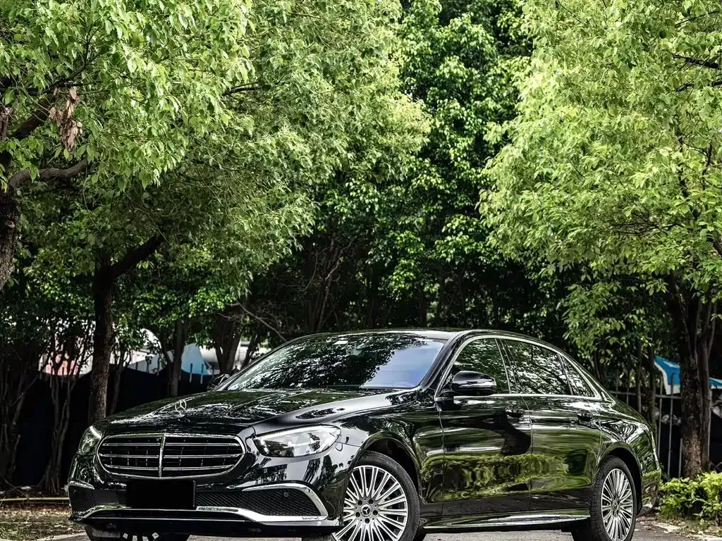 Mercedes-Benz E-Class — фото 1