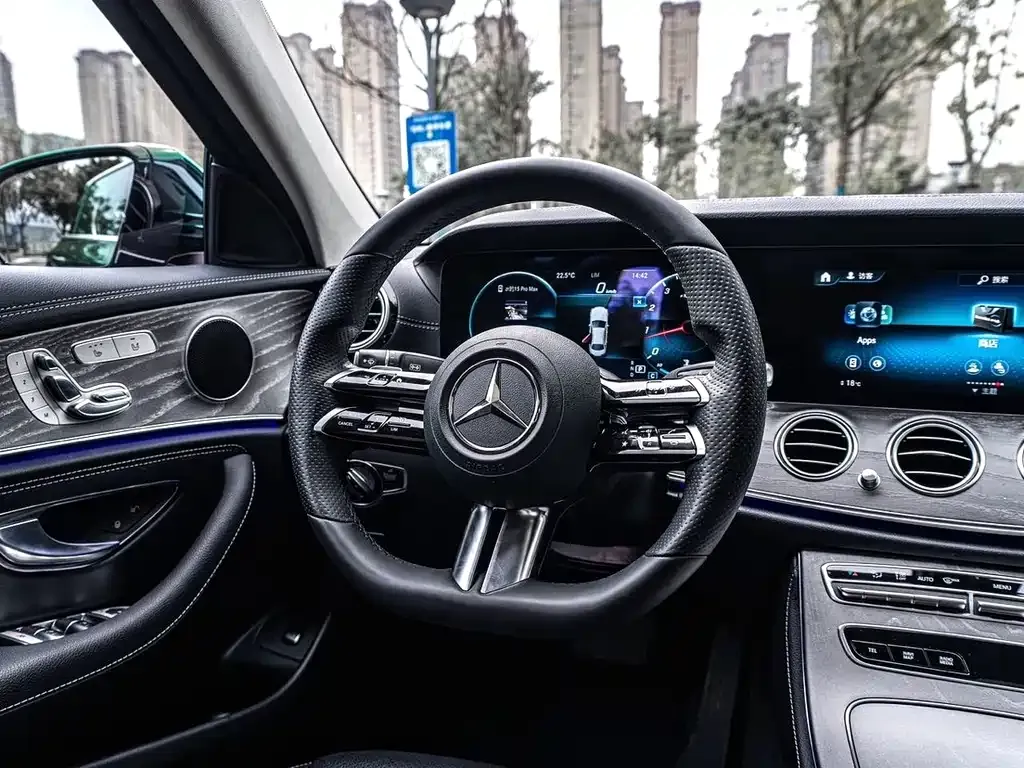 Mercedes-Benz E-Class — фото 2
