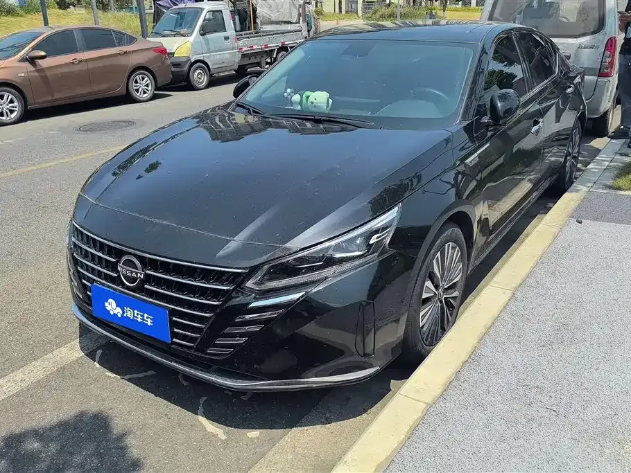 Nissan Teana — фото 1