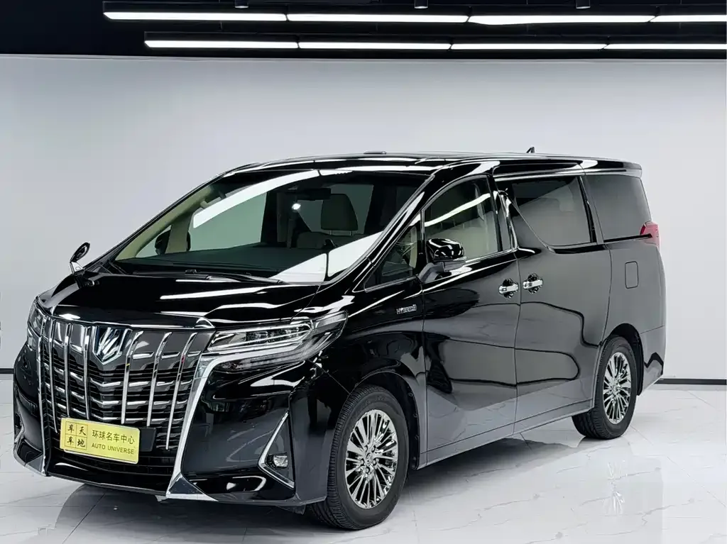 Toyota Alphard — фото 1