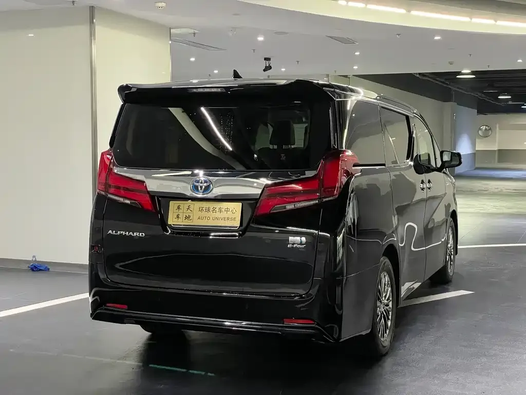 Toyota Alphard — фото 10
