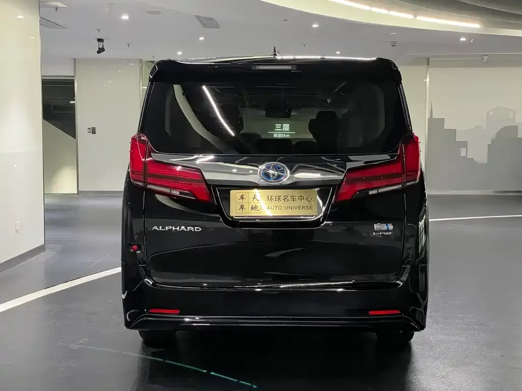 Toyota Alphard — фото 2