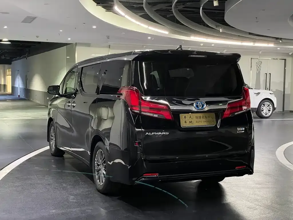 Toyota Alphard — фото 4
