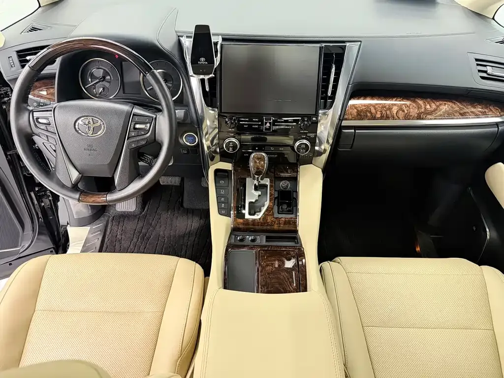 Toyota Alphard — фото 9