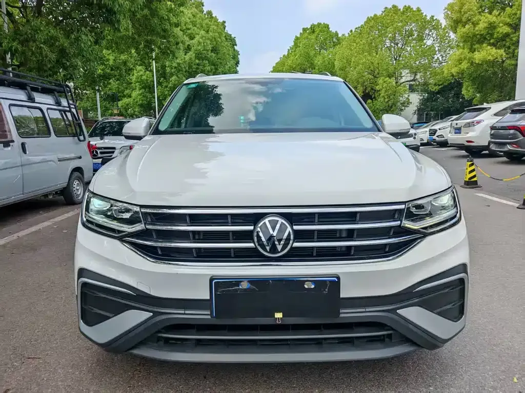 Volkswagen Tiguan L — фото 4