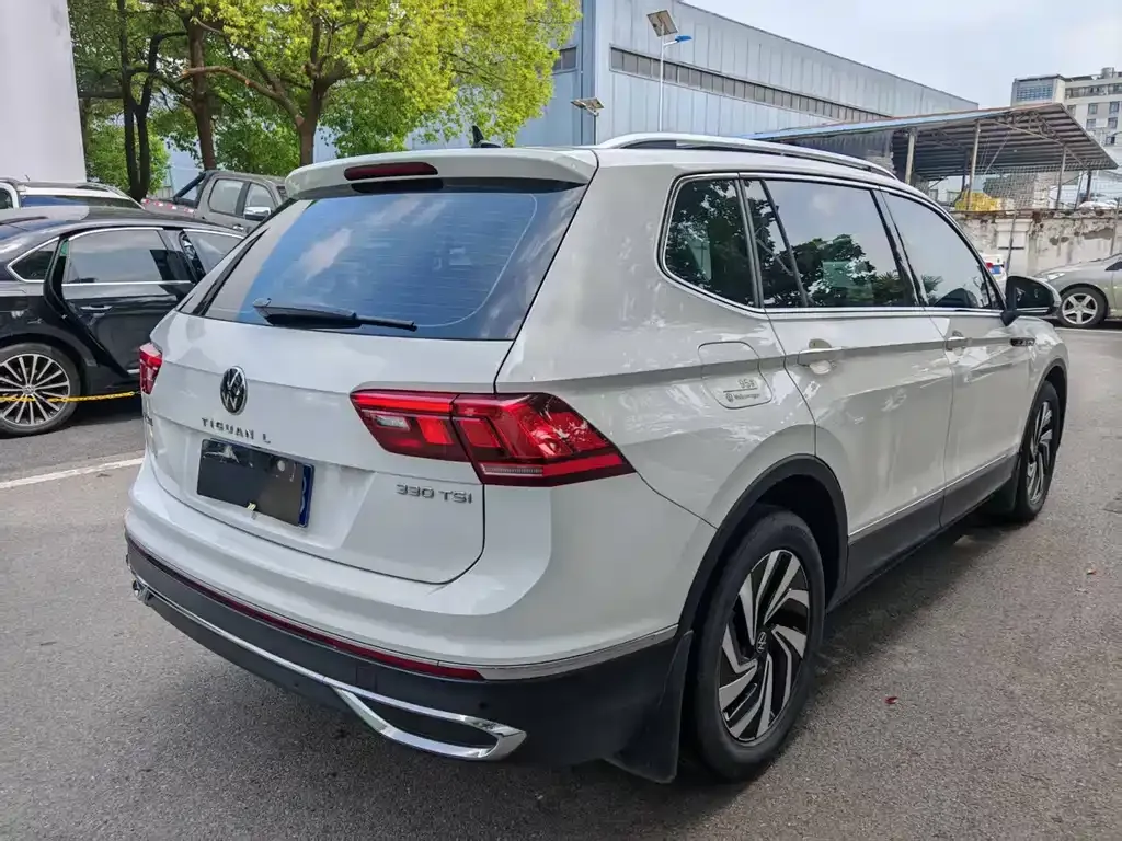 Volkswagen Tiguan L — фото 7