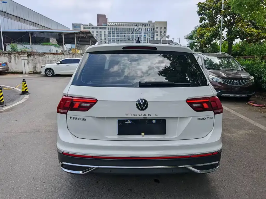Volkswagen Tiguan L — фото 5