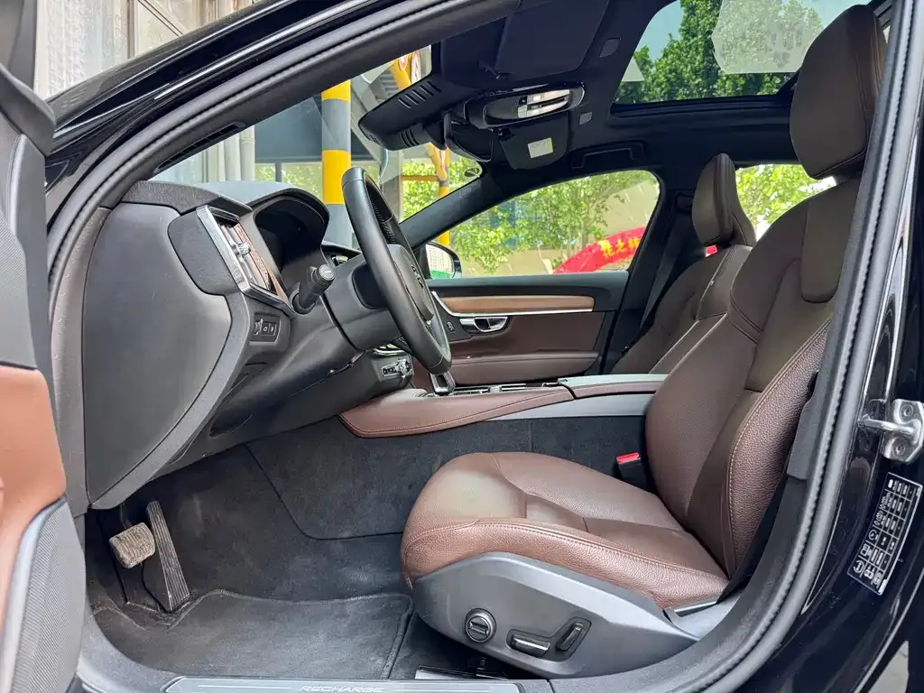 Volvo S90 PHEV 2021 из CN, фото 5