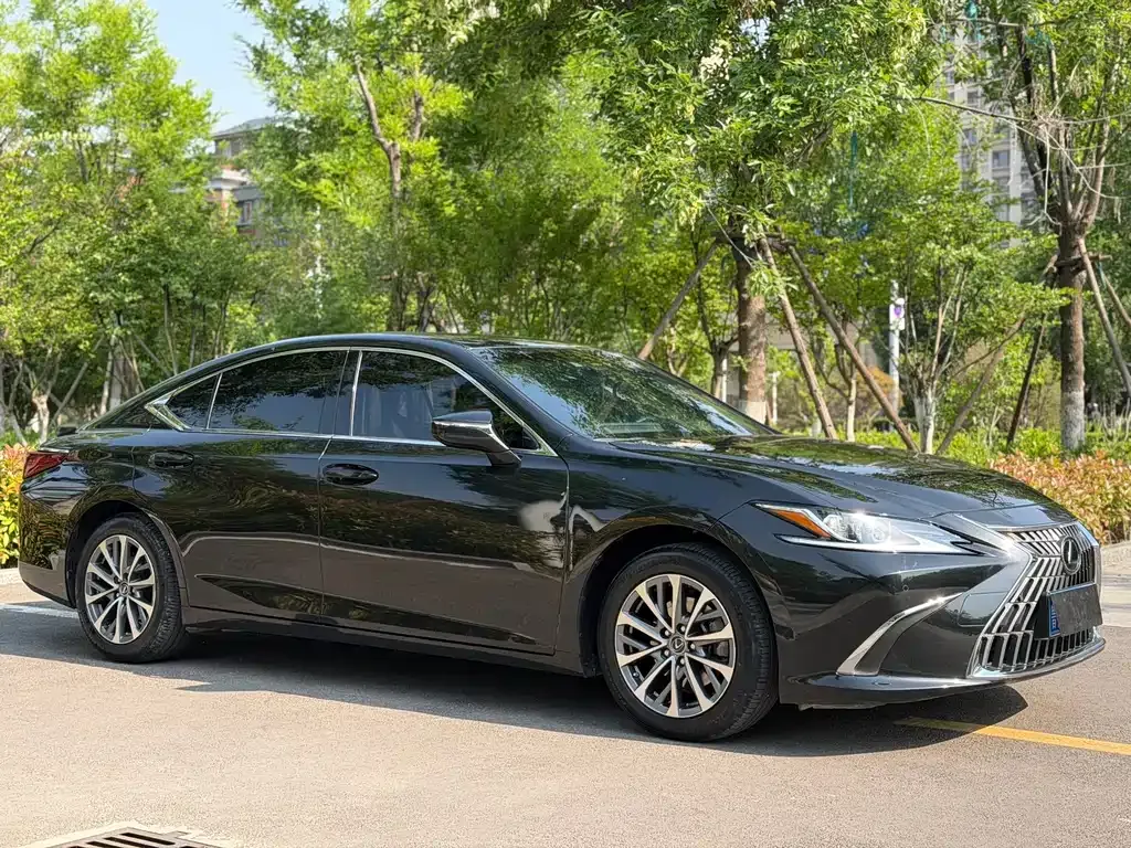 Lexus ES — фото 8