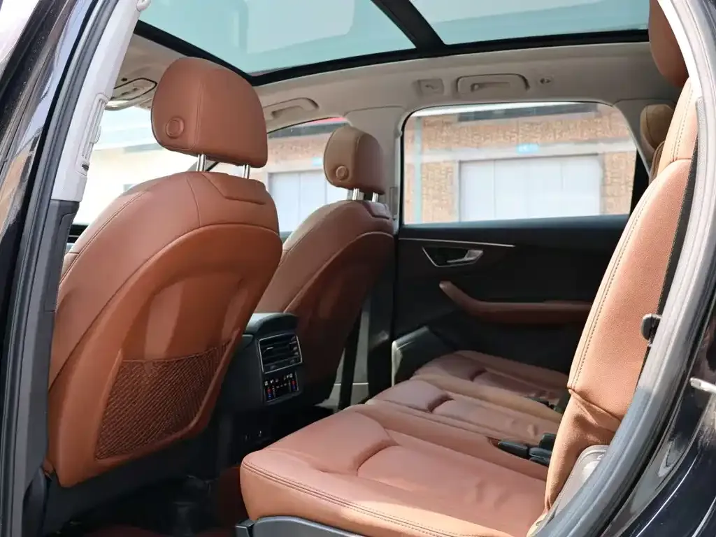 Audi Q7 2021 из CN, фото 8