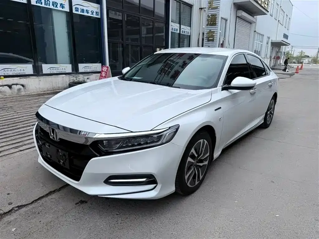 Honda Accord — фото 1