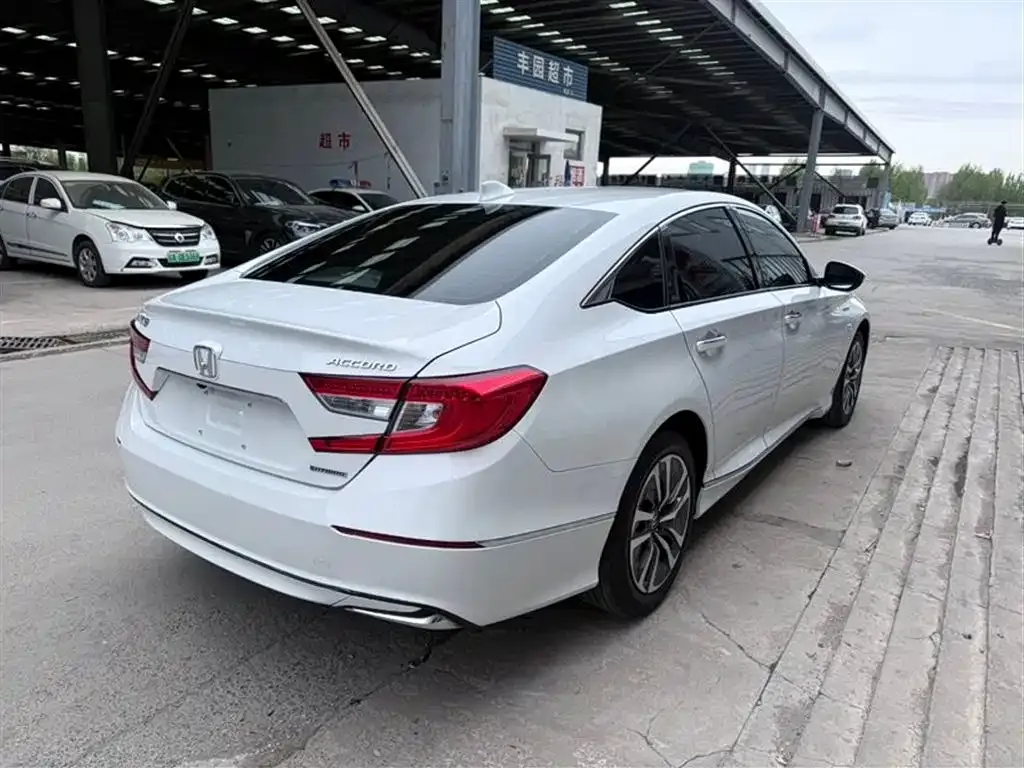 Honda Accord — фото 10