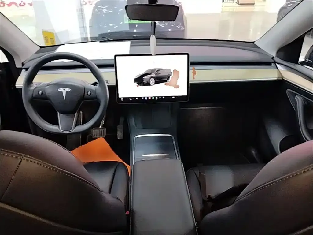 Tesla Model Y — фото 2