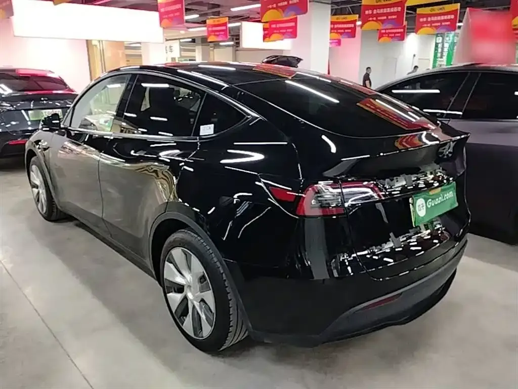 Tesla Model Y — фото 8