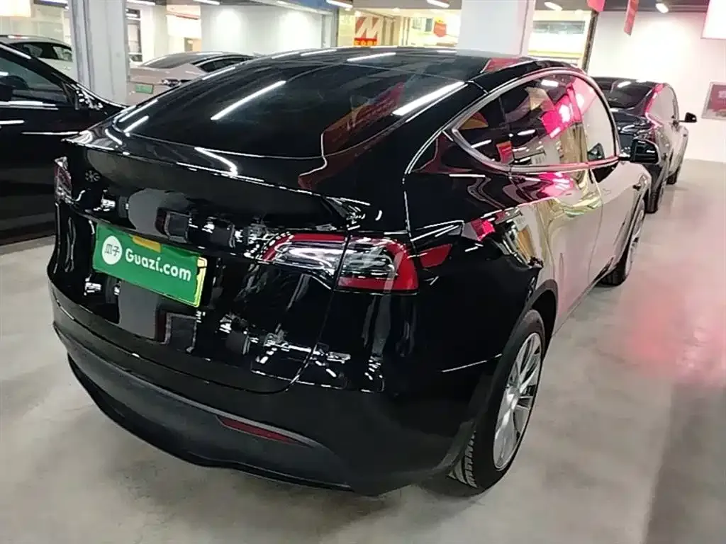 Tesla Model Y — фото 6