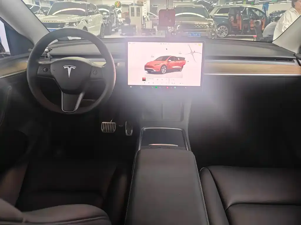 Tesla Model Y — фото 7