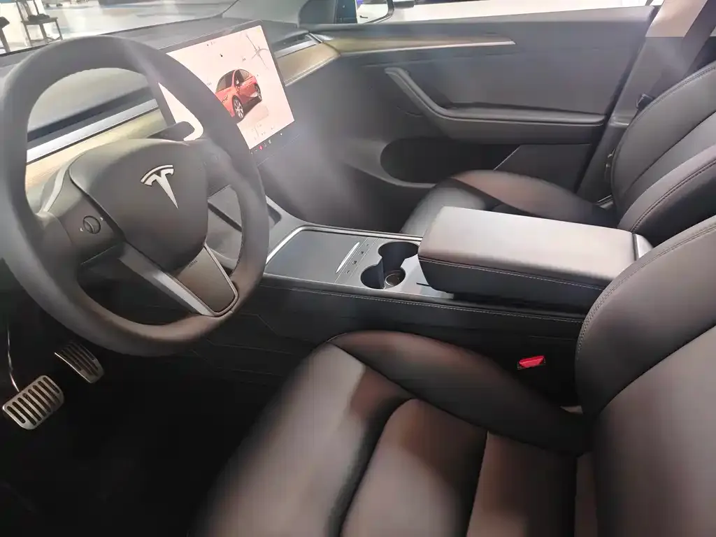Tesla Model Y — фото 2