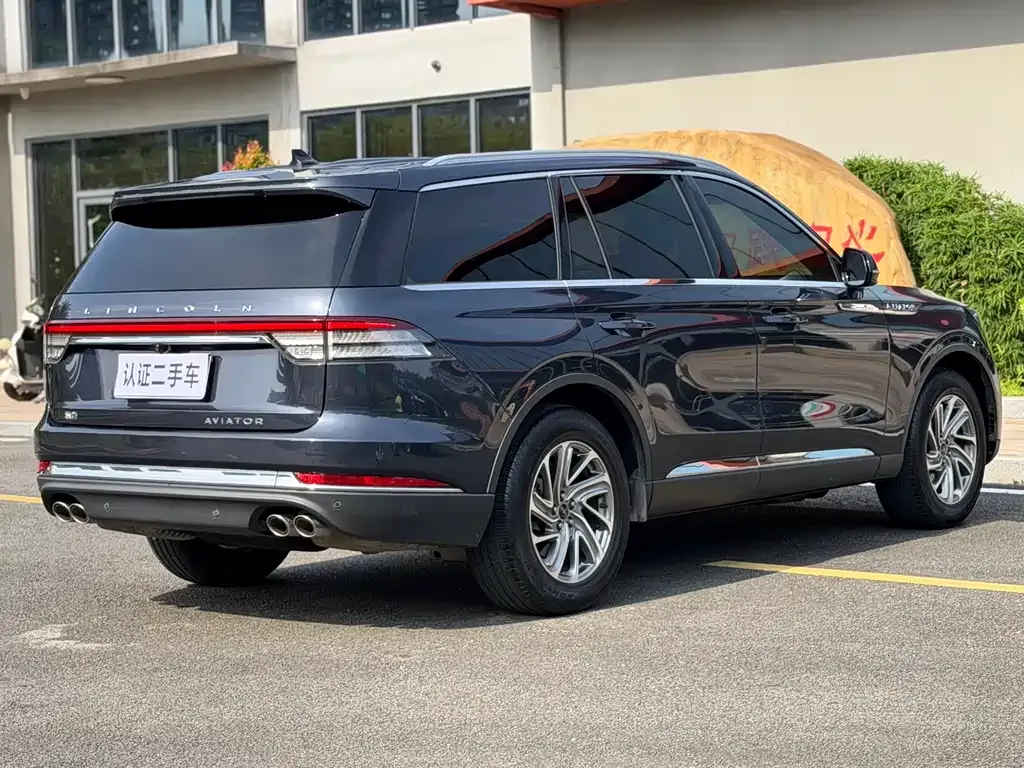 Lincoln Aviator — фото 8