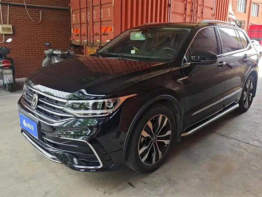 Volkswagen Tiguan L — фото 1