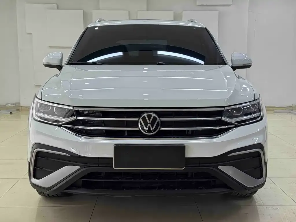 Volkswagen Tiguan L — фото 3