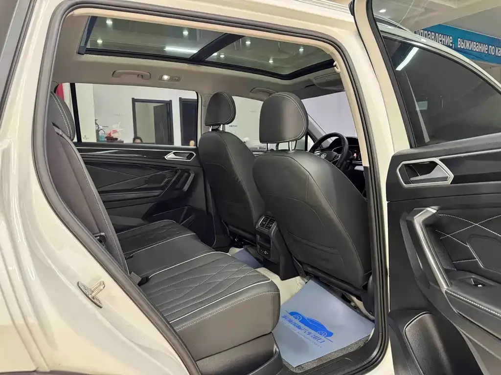 Volkswagen Tiguan L — фото 9