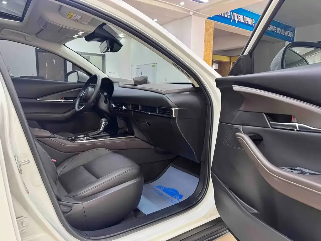 Mazda CX-30 2022 из CN, фото 5