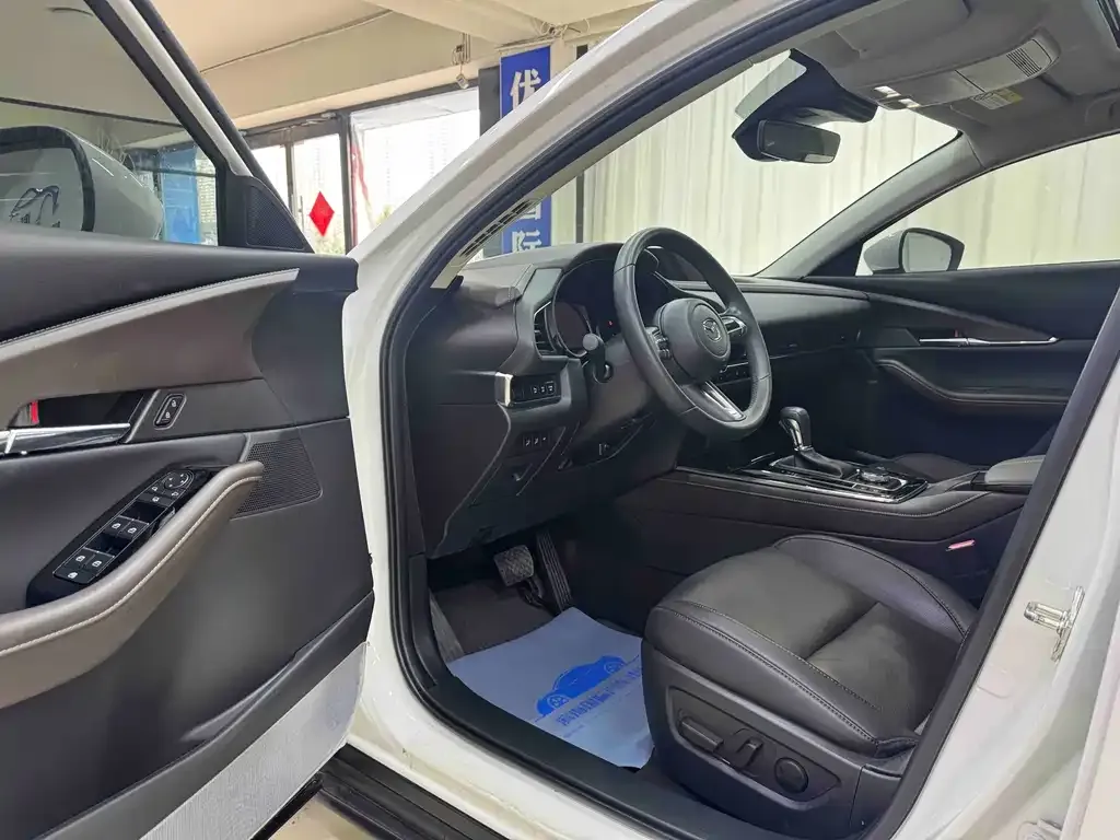 Mazda CX-30 2022 из CN, фото 9